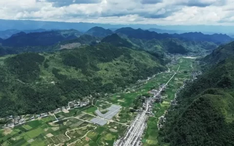 雄峙群山铸丰碑——中国铁塔帮扶宣恩十年纪实