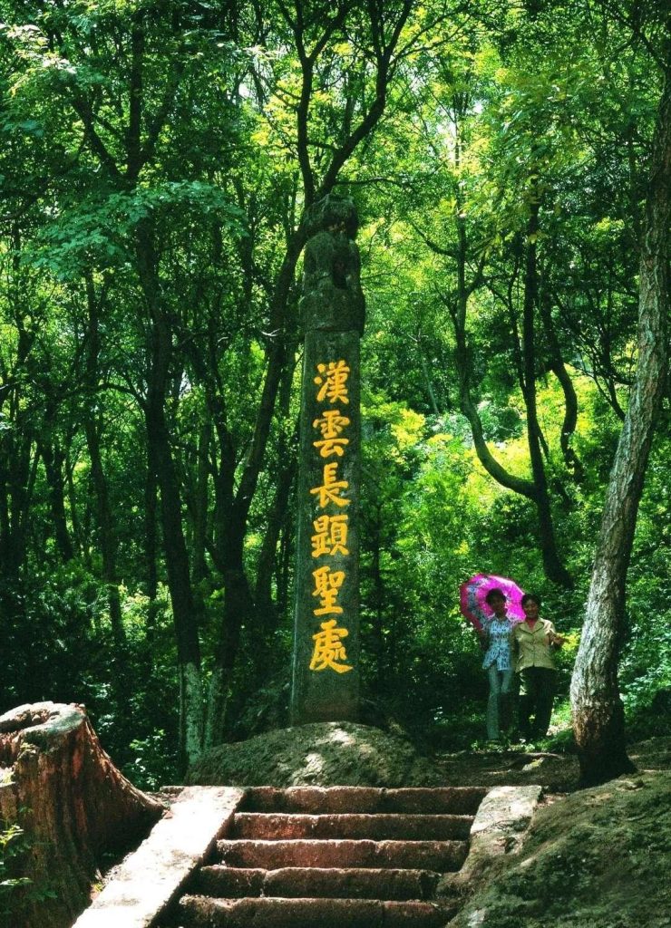 18岁少女露兮,立志走遍天涯敬拜关公,亲手绘制108幅关公美图