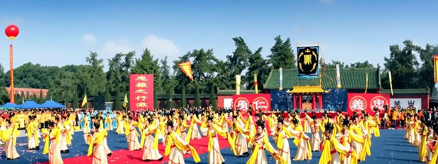 18岁少女露兮,立志走遍天涯敬拜关公,亲手绘制108幅关公美图