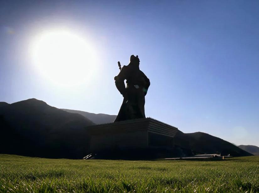 18岁少女露兮,立志走遍天涯敬拜关公,亲手绘制108幅关公美图