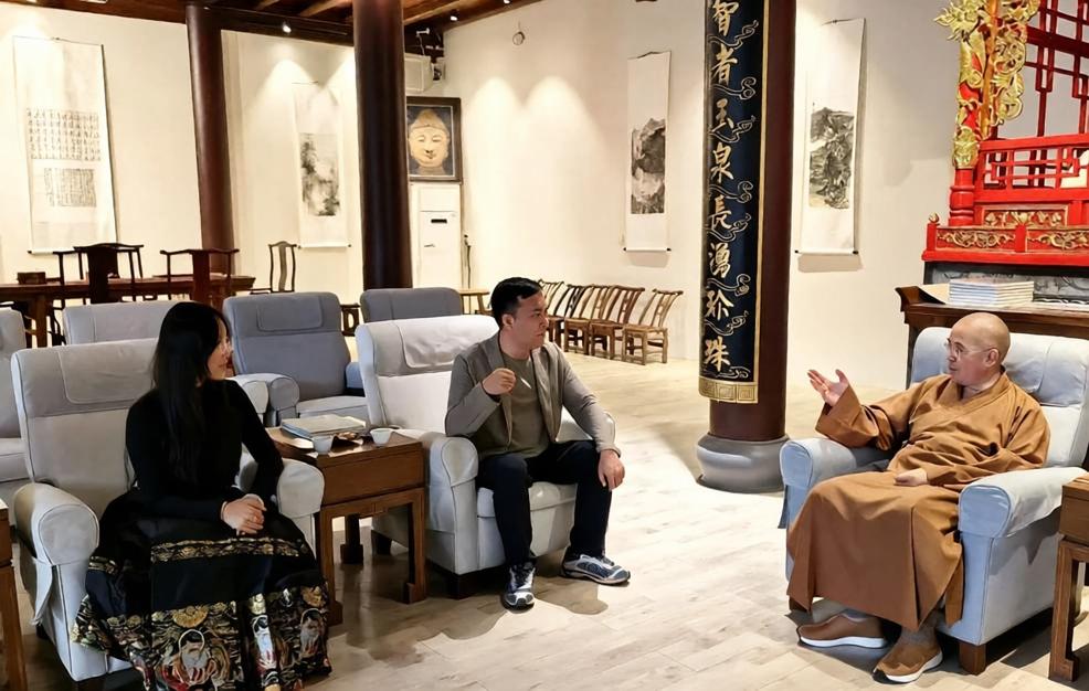 18岁少女露兮,立志走遍天涯敬拜关公,亲手绘制108幅关公美图