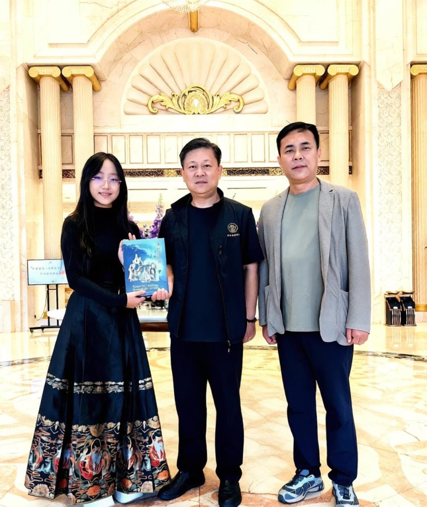 18岁少女露兮,立志走遍天涯敬拜关公,亲手绘制108幅关公美图